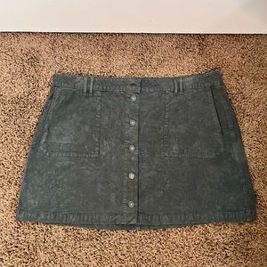 American Eagle army green corduroy button up skirt. Size 20